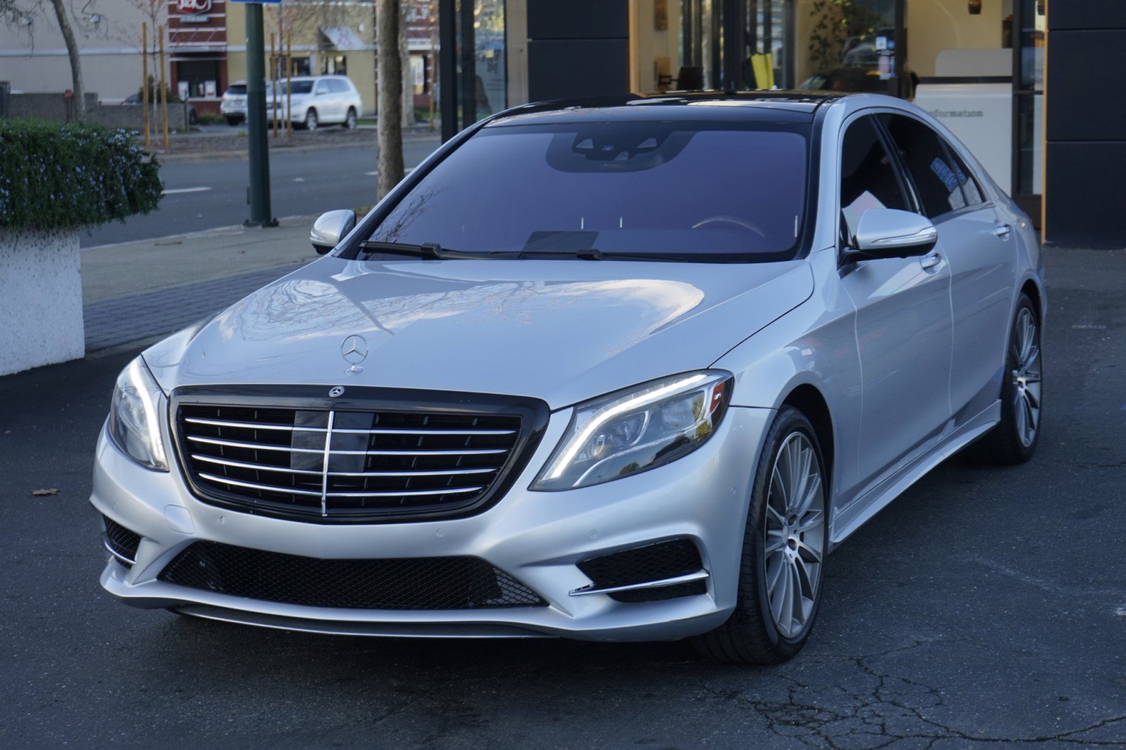 Used 2017 Mercedes-Benz S 550 Sedan image 4