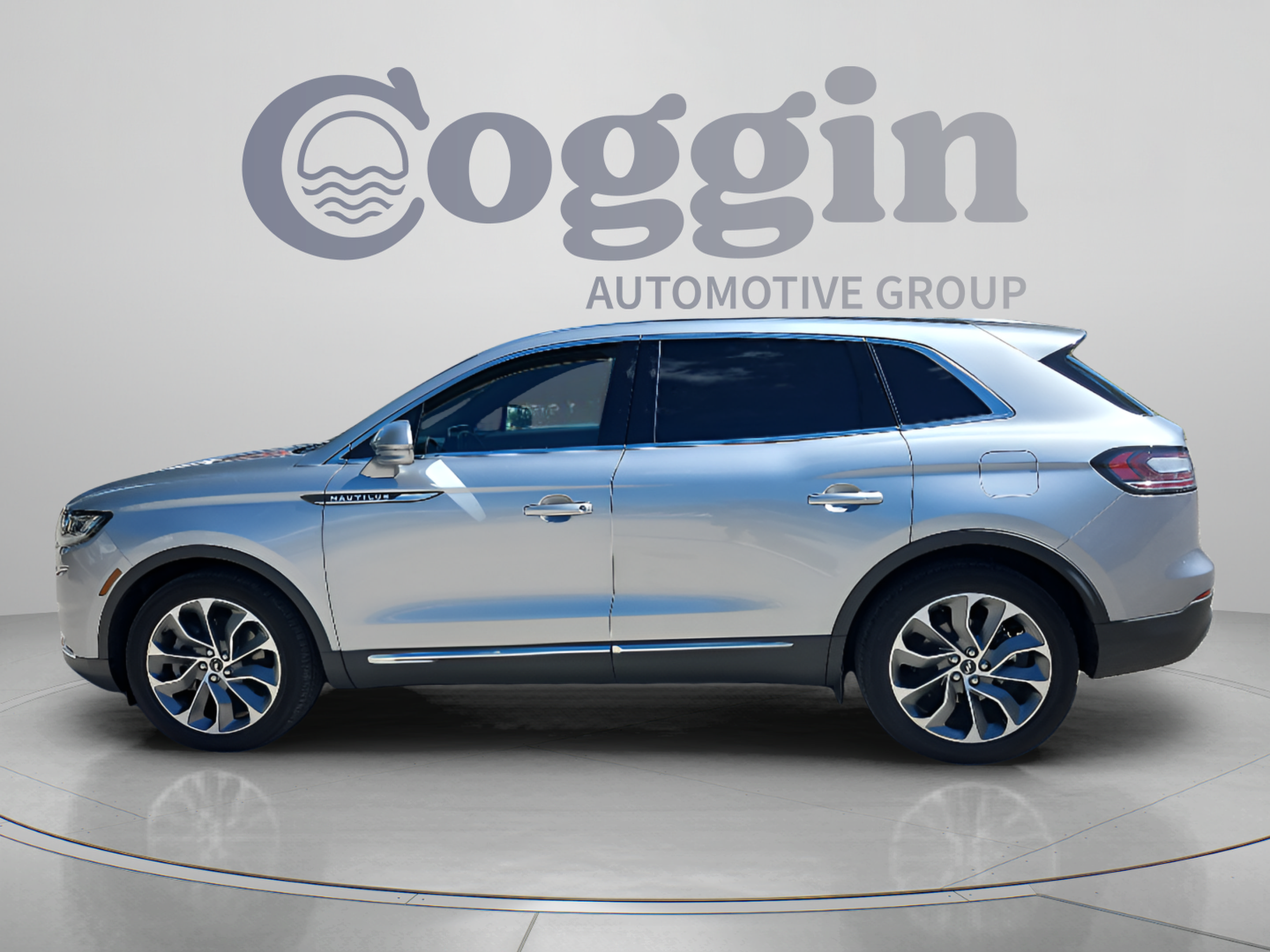 Used 2022 Lincoln Nautilus Reserve w/ Luxury Package FWD image 2