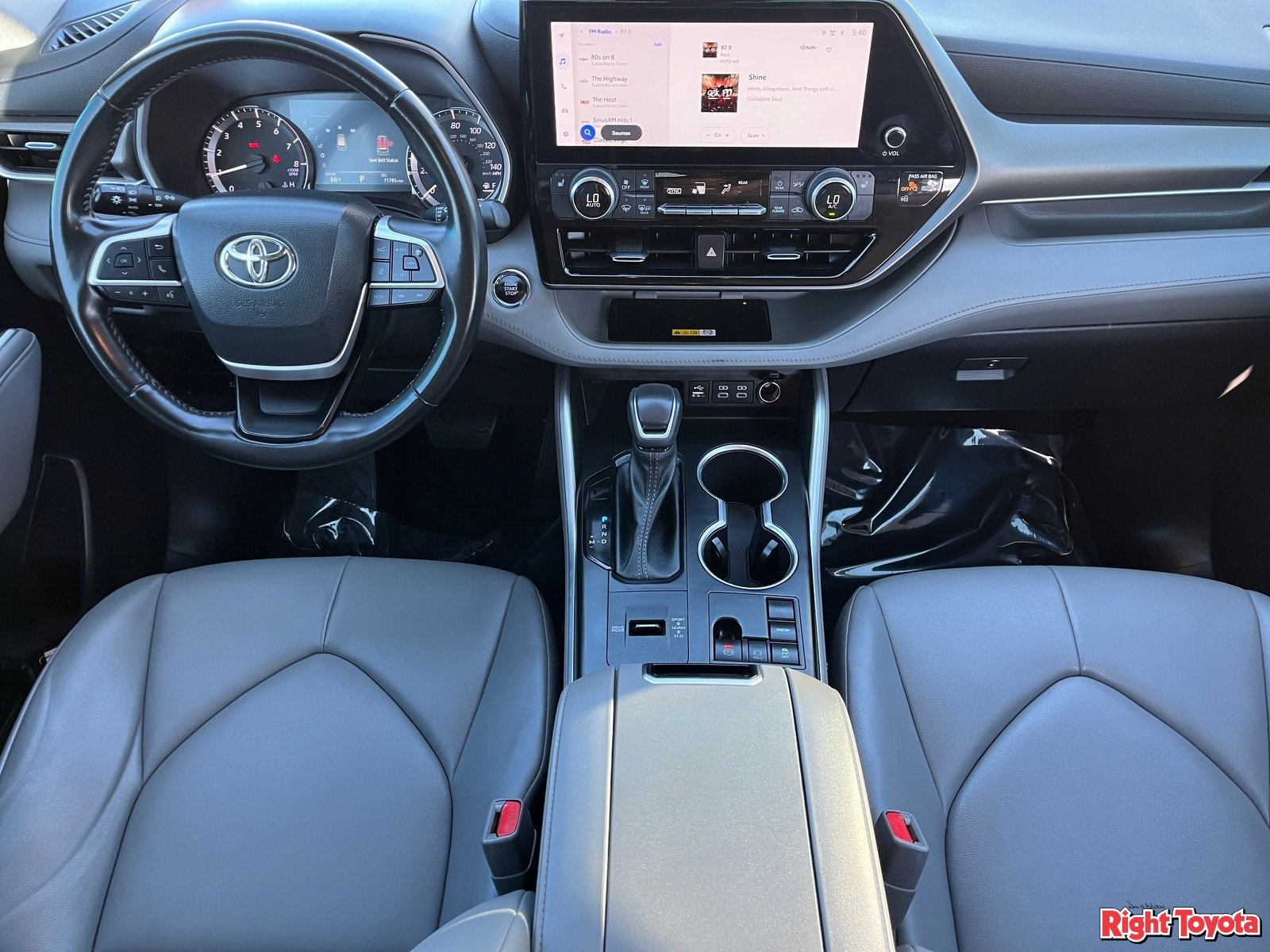Used 2023 Toyota Highlander XLE FWD image 16