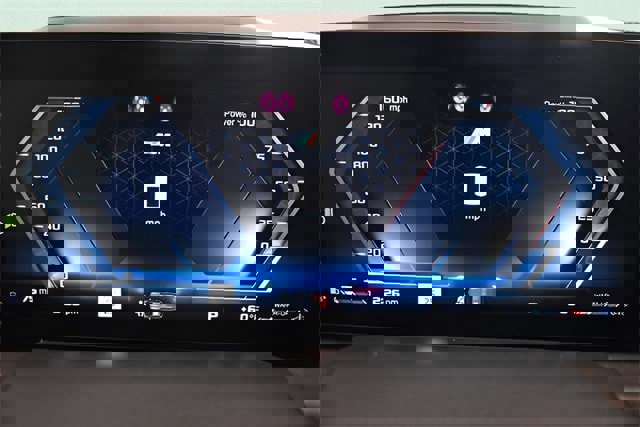 Used 2024 BMW X7 M60i w/ Executive Package image 28