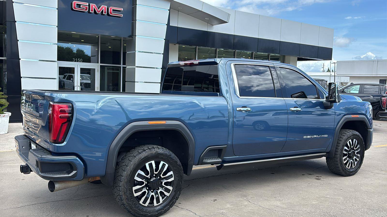 Certified 2024 GMC Sierra 2500 Denali Ultimate AWD/4WD image 8