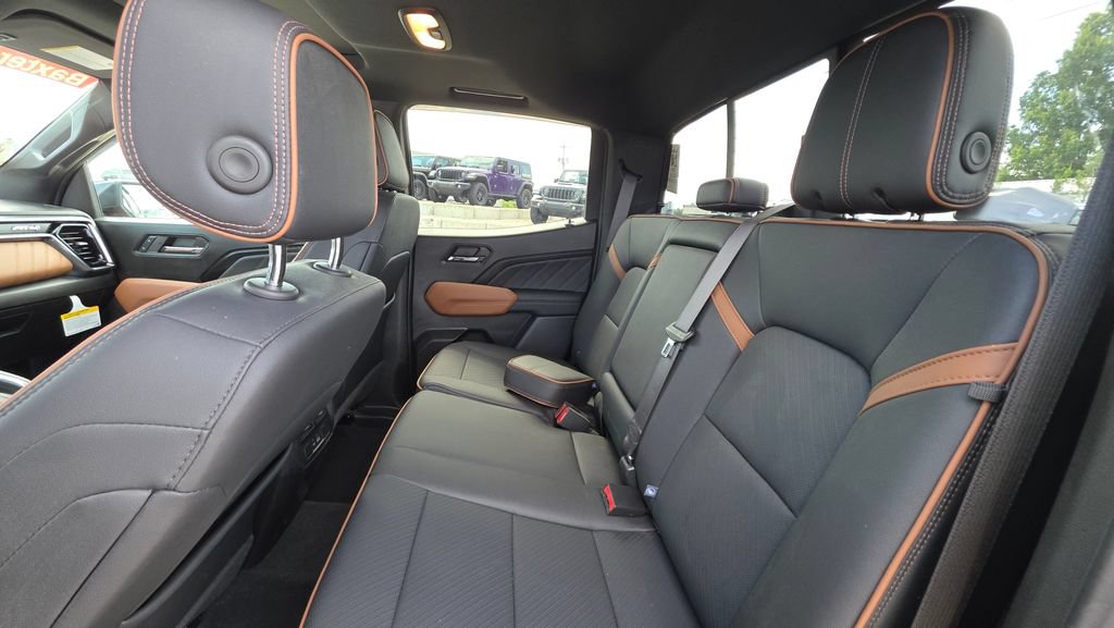 Used 2024 GMC Canyon AT4 w/ AT4 Premium Package AWD/4WD image 13