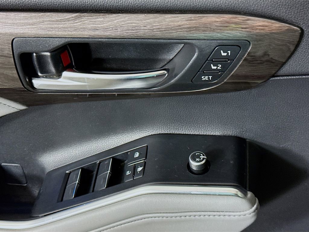 Used 2021 Toyota Highlander Platinum image 24