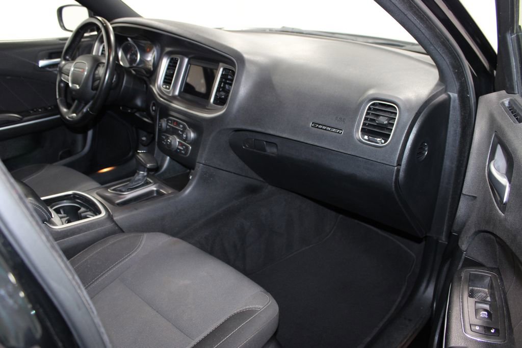 Used 2022 Dodge Charger SXT RWD image 25