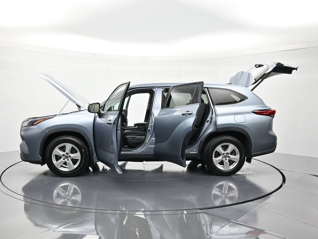 Used 2023 Toyota Highlander LE AWD/4WD image 46