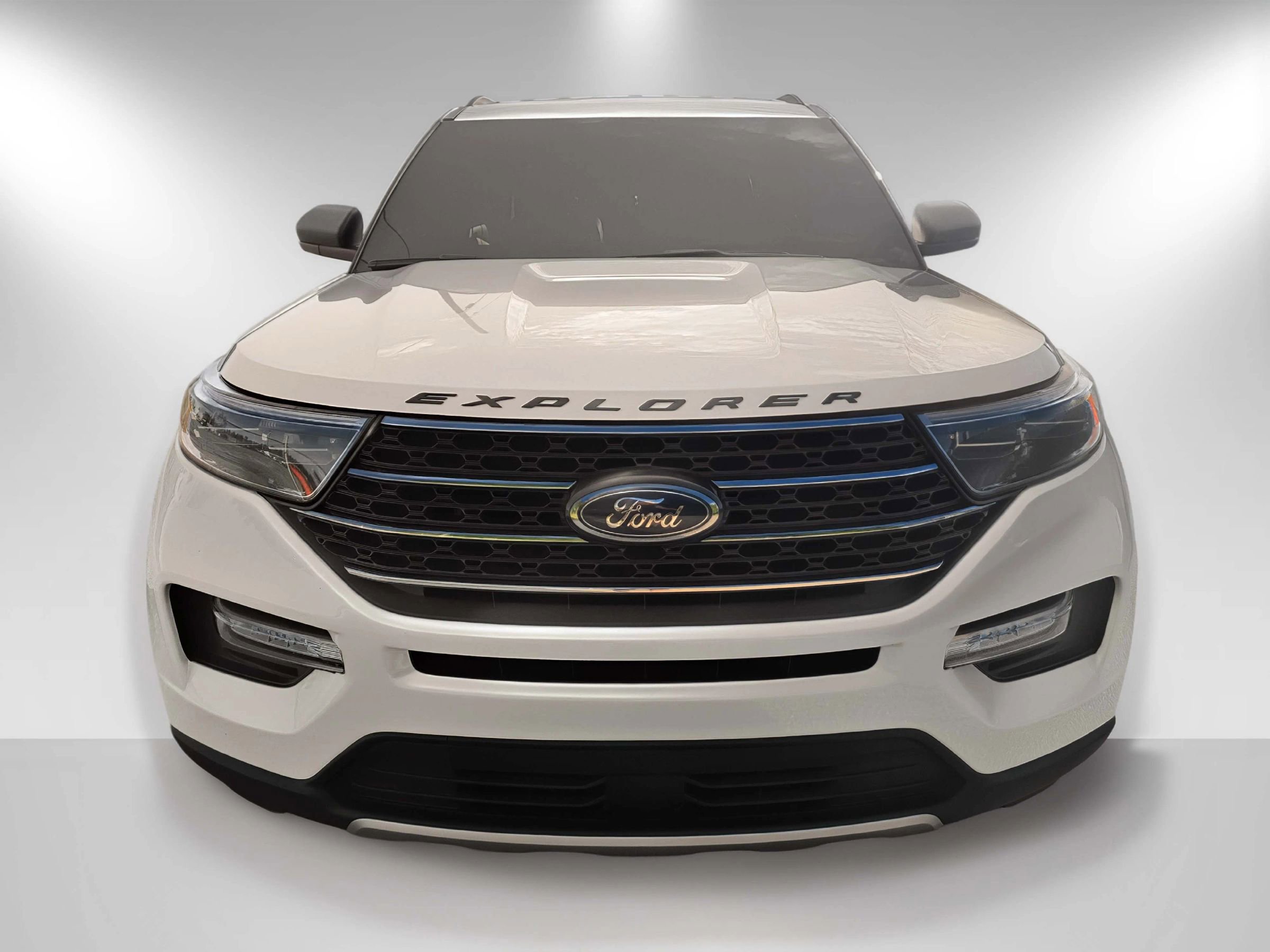 Used 2022 Ford Explorer XLT w/ Equipment Group 202A image 2