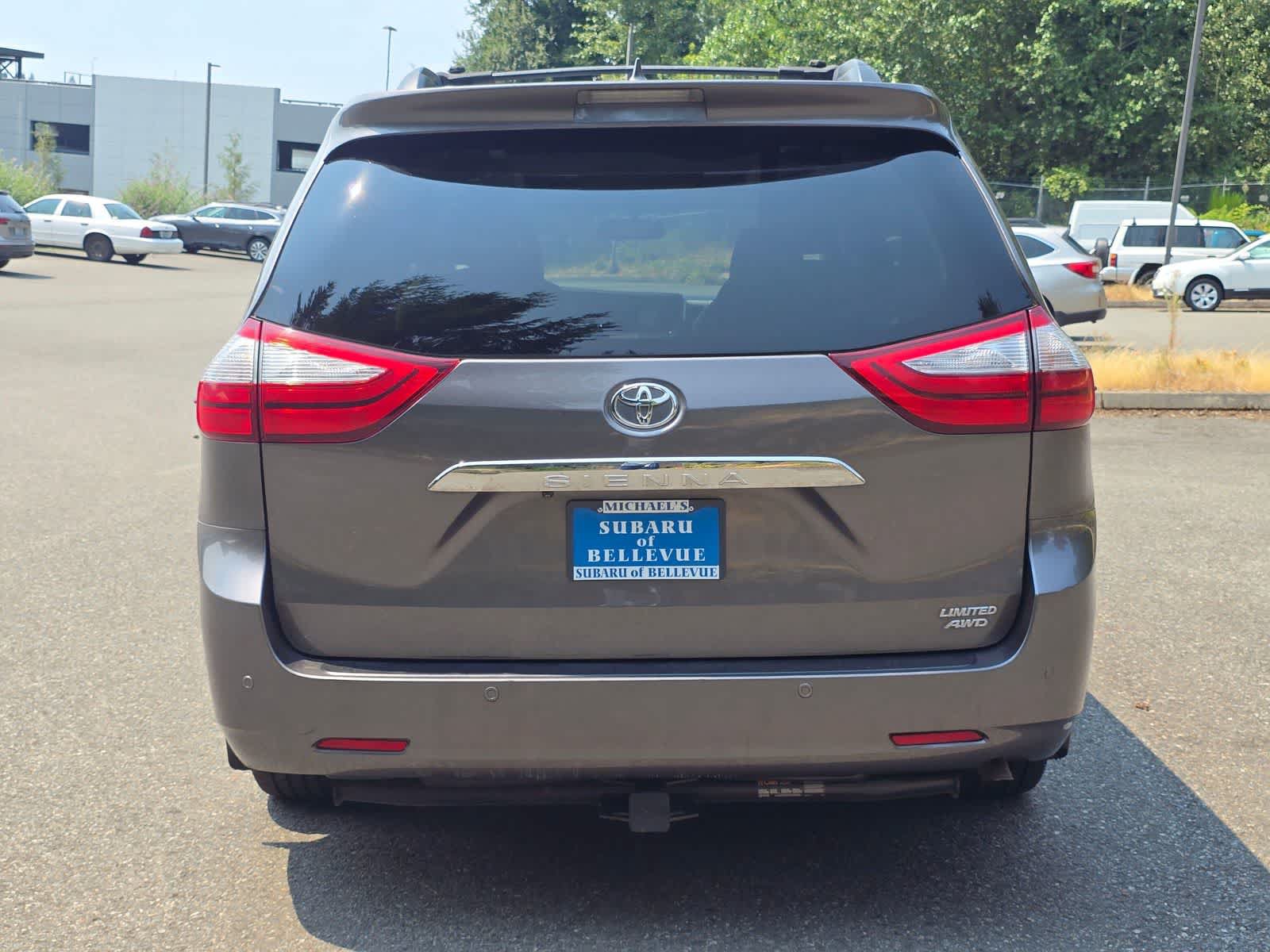 Used 2017 Toyota Sienna Limited AWD/4WD image 5