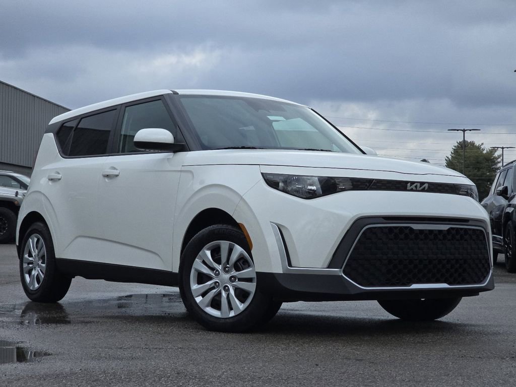 Used 2023 Kia Soul LX image 1