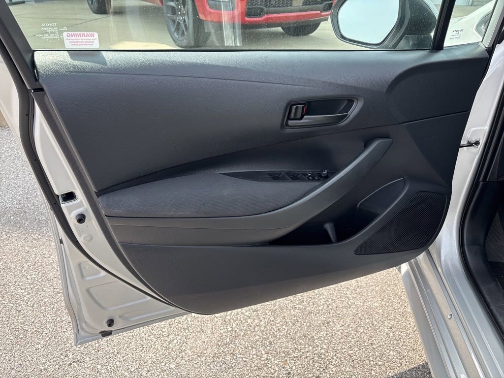 Used 2022 Toyota Corolla LE image 12