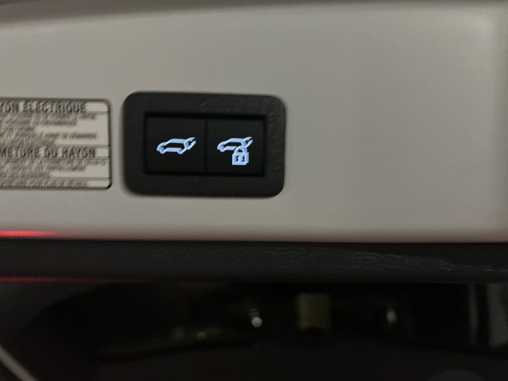 Used 2024 Toyota Corolla Cross XLE image 11