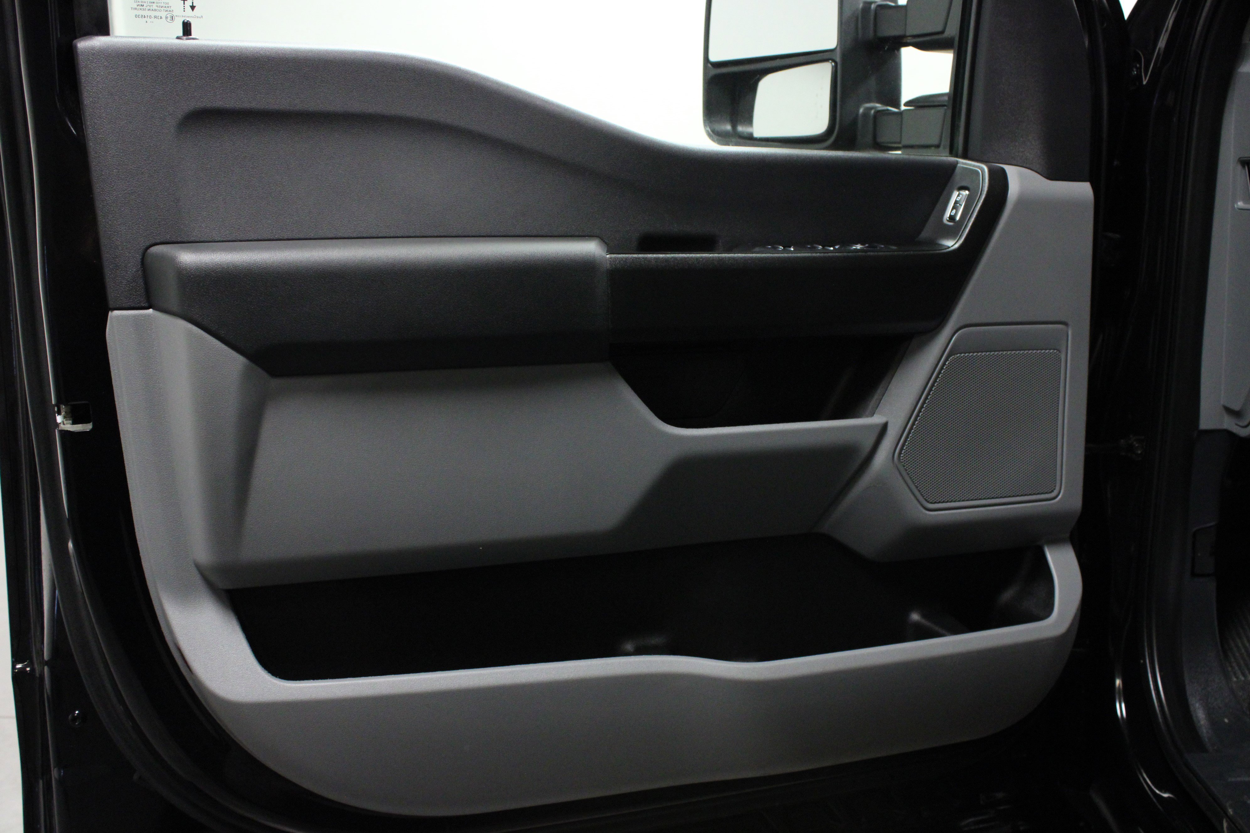 Used 2024 Ford F250 XL w/ Snow Plow/Camper Package AWD/4WD image 8