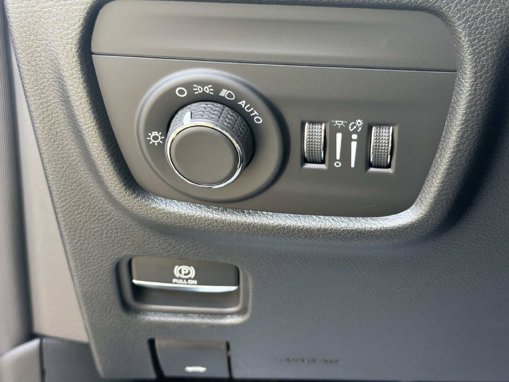 New 2026 Jeep Grand Cherokee Laredo AWD/4WD image 13