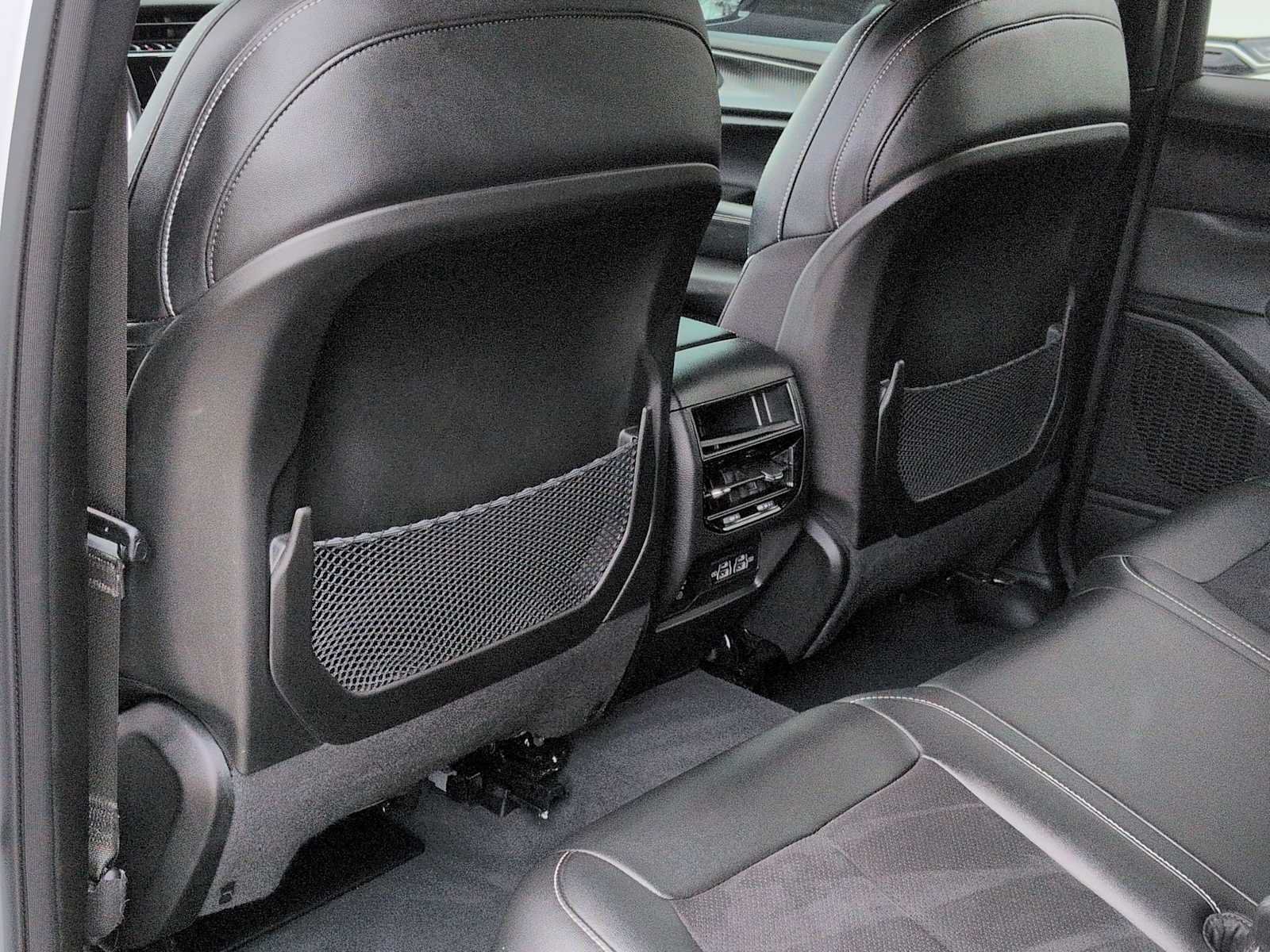 Used 2023 Jeep Grand Cherokee Altitude AWD/4WD image 19
