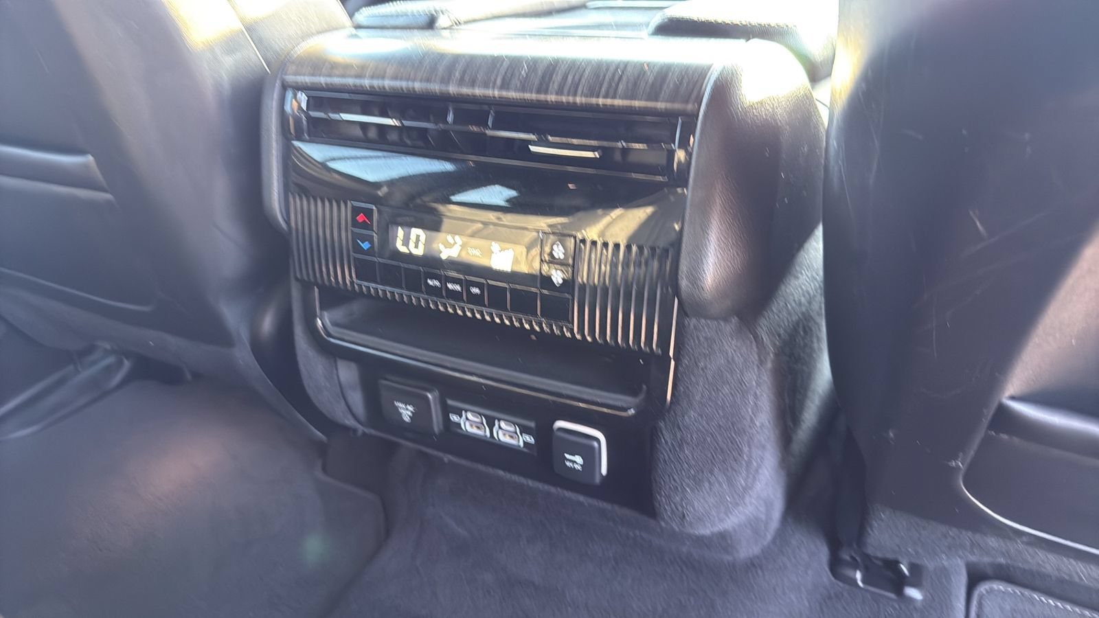 Used 2024 Jeep Wagoneer Series II w/ Flexible Seating Group AWD/4WD image 27