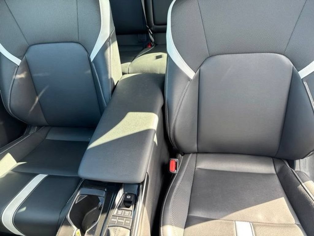Used 2025 Toyota Camry SE FWD image 19