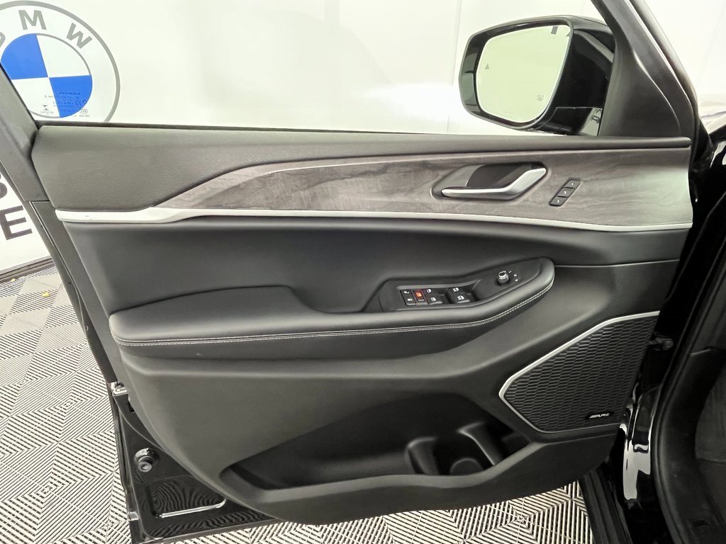 Used 2022 Jeep Grand Cherokee L Limited w/ Luxury Tech Group II image 25