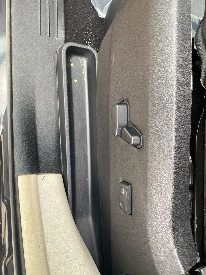 Used 2013 Chrysler Town & Country Touring image 16