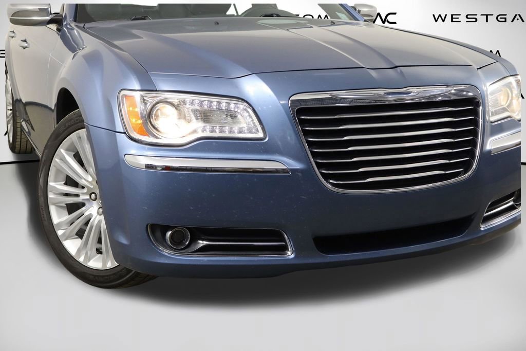 Used 2011 Chrysler 300 C RWD image 47