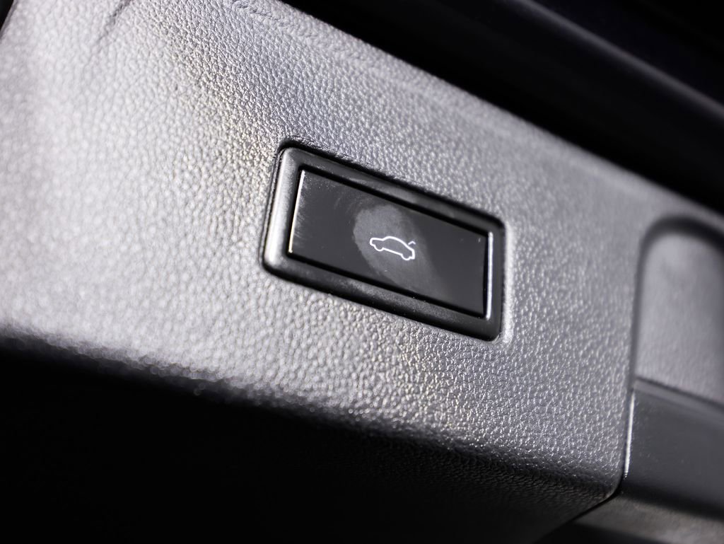 Used 2021 Volkswagen Atlas SE image 15