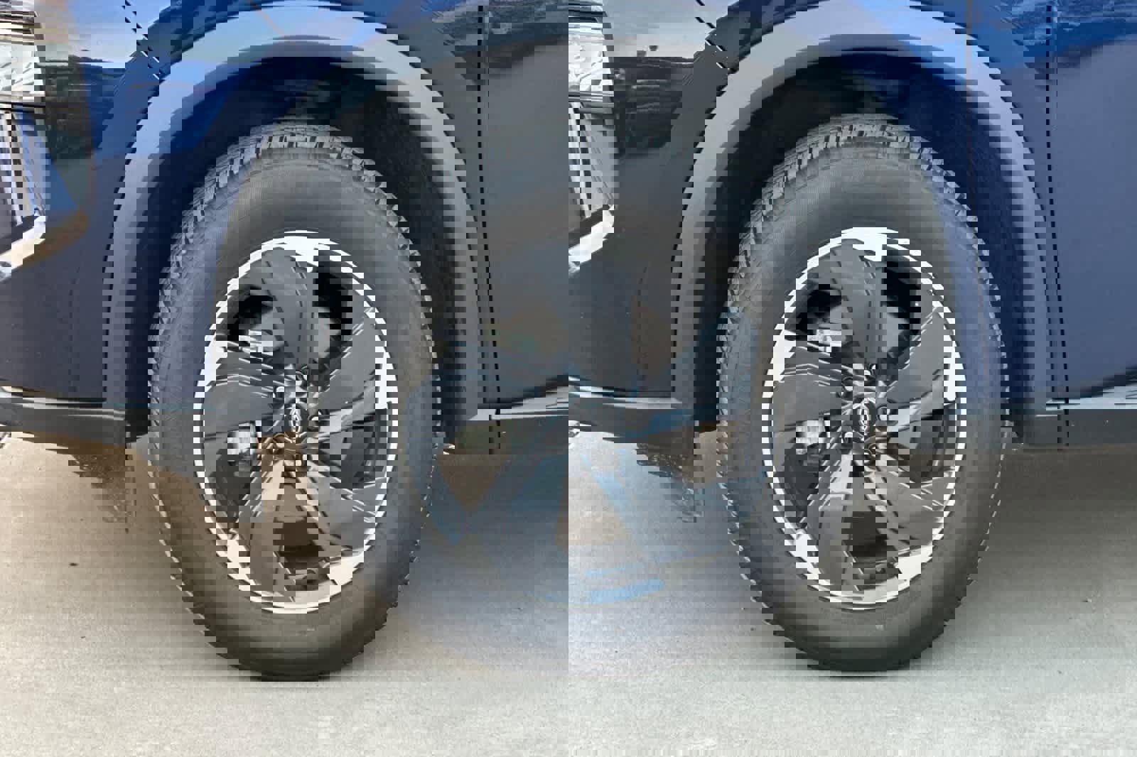 Used 2024 Nissan Rogue SV image 35