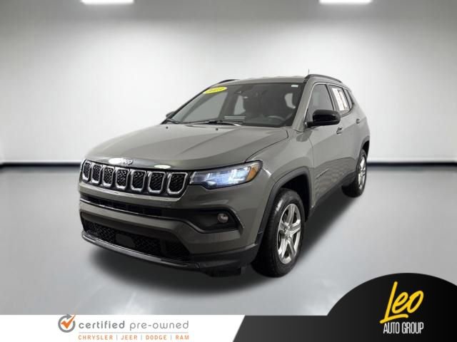 Used 2023 Jeep Compass Latitude AWD/4WD image 1