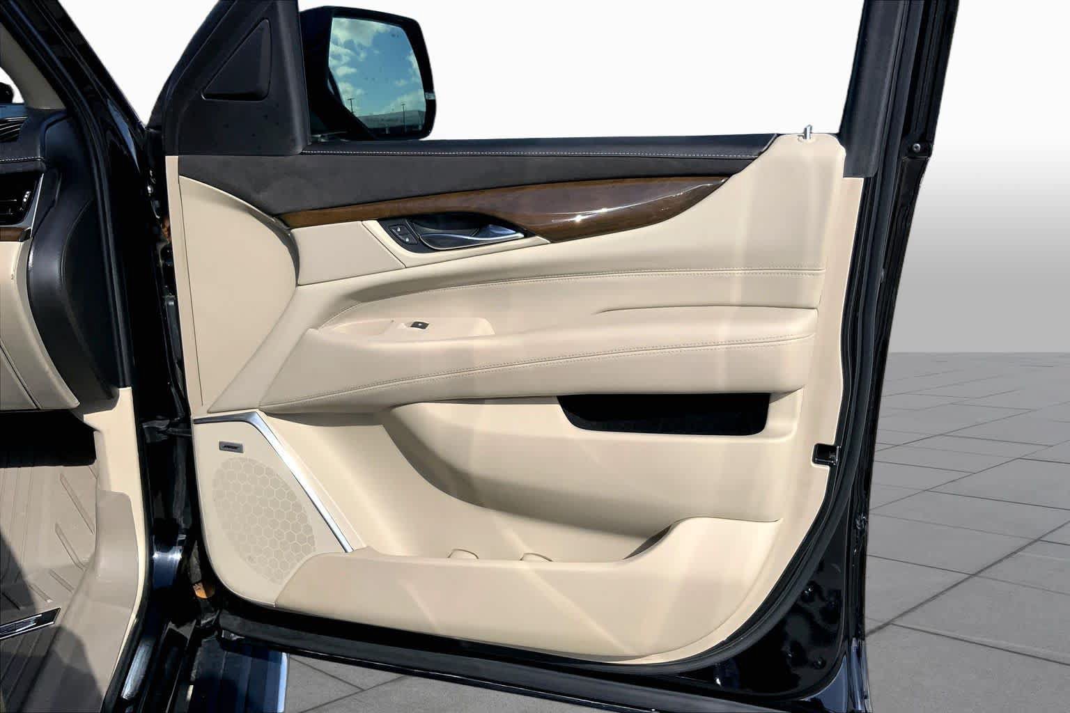 Certified 2019 Cadillac Escalade Premium Luxury RWD image 23