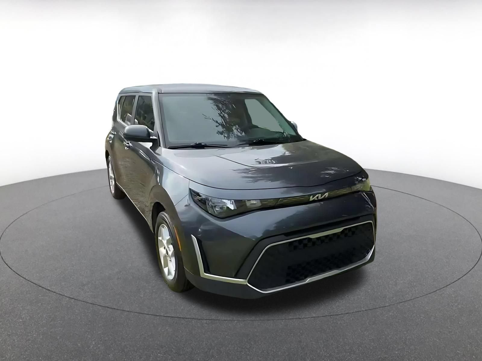 Used 2025 Kia Soul LX w/ LX Technology Package FWD image 2