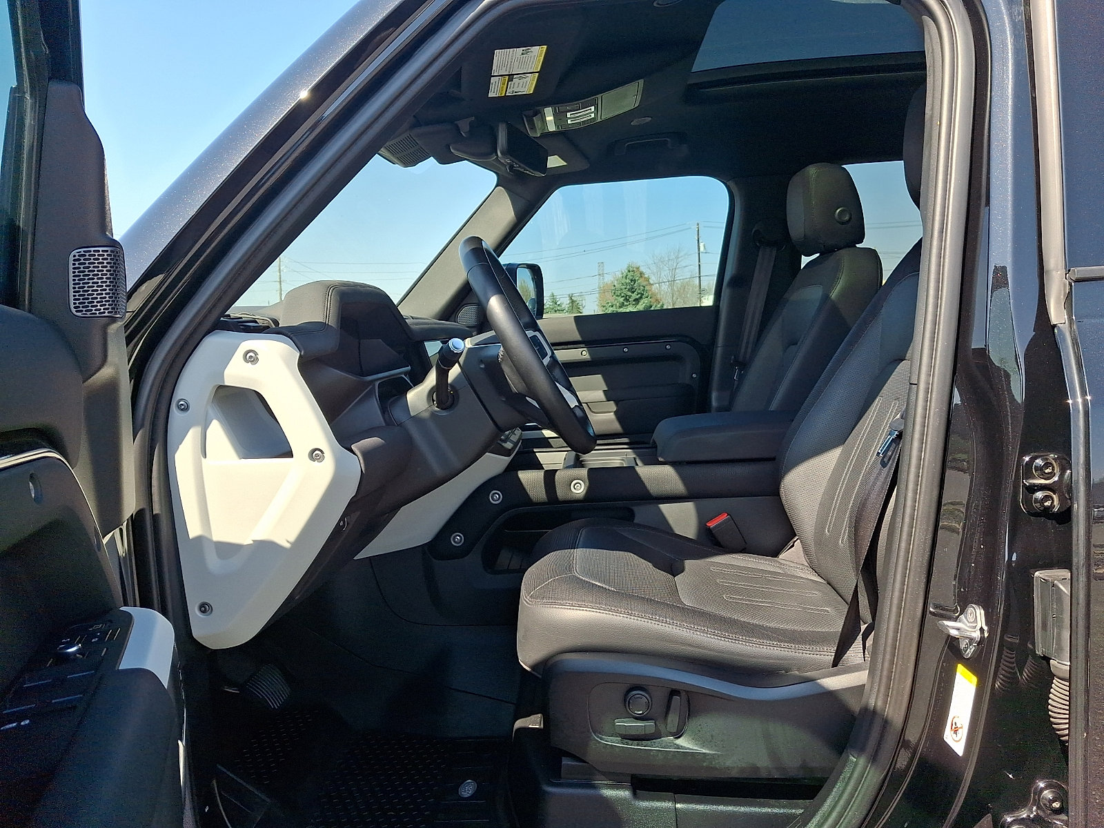 Used 2021 Land Rover Defender 110 X-Dynamic SE AWD/4WD image 13