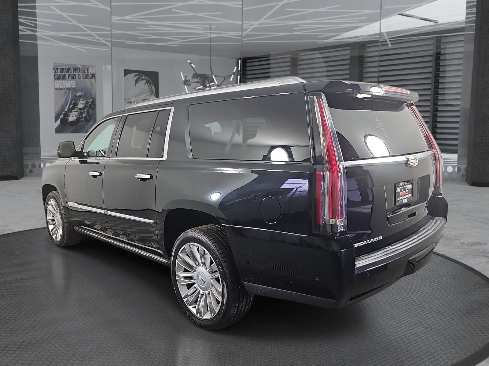 Used 2017 Cadillac Escalade ESV Platinum AWD/4WD image 7