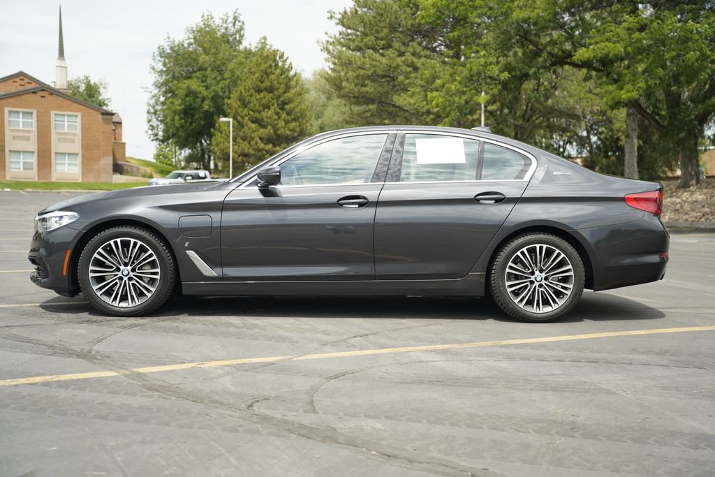 Used 2019 BMW 530e xDrive w/ Convenience Package AWD/4WD image 2