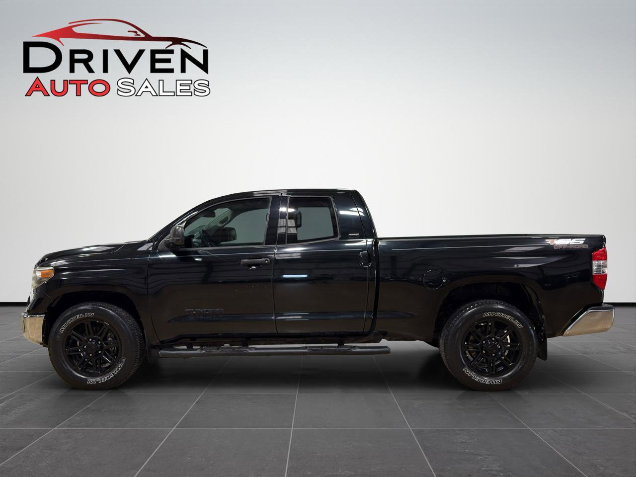Used 2019 Toyota Tundra SR5 RWD image 1