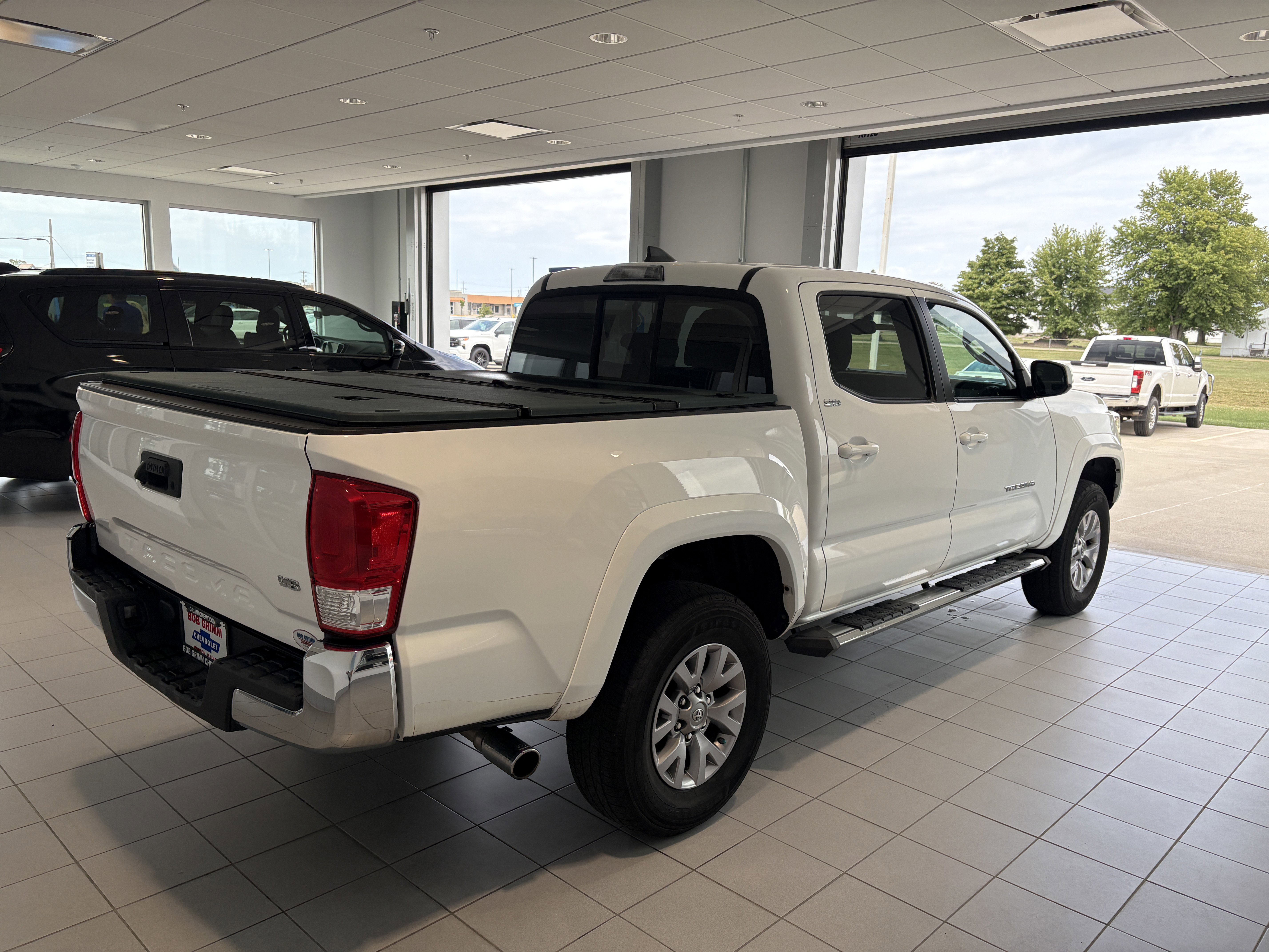 Used 2017 Toyota Tacoma SR5 image 6