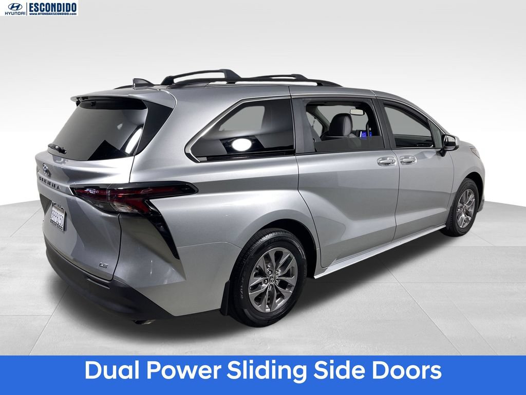 Used 2025 Toyota Sienna LE w/ LE Plus Package FWD image 5