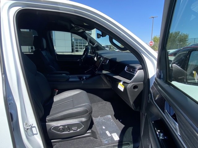 New 2023 Jeep Wagoneer Series III w/ Preferred Equipment Group image 28