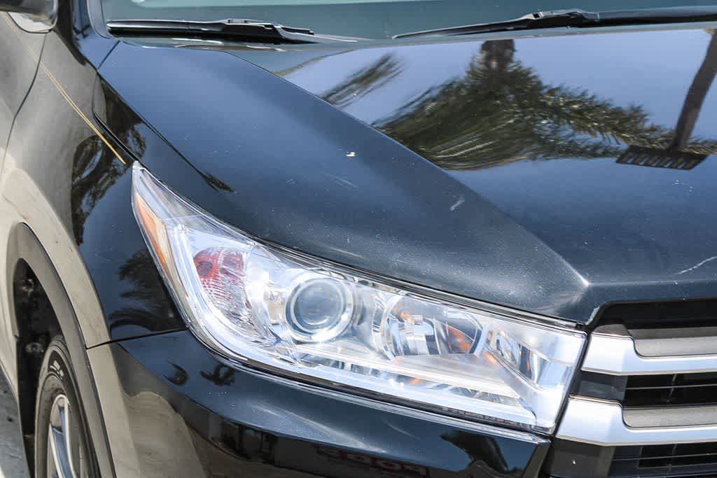 Used 2017 Toyota Highlander XLE AWD/4WD image 4