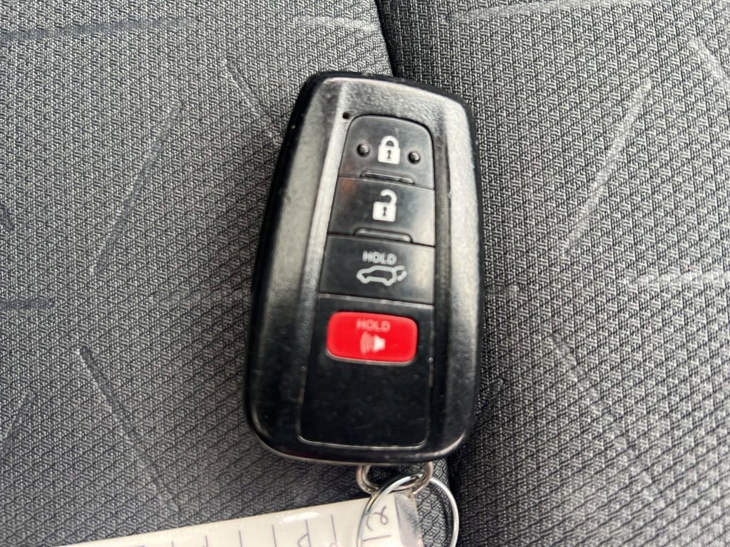 Used 2020 Toyota RAV4 XLE w/ Convenience Package image 28