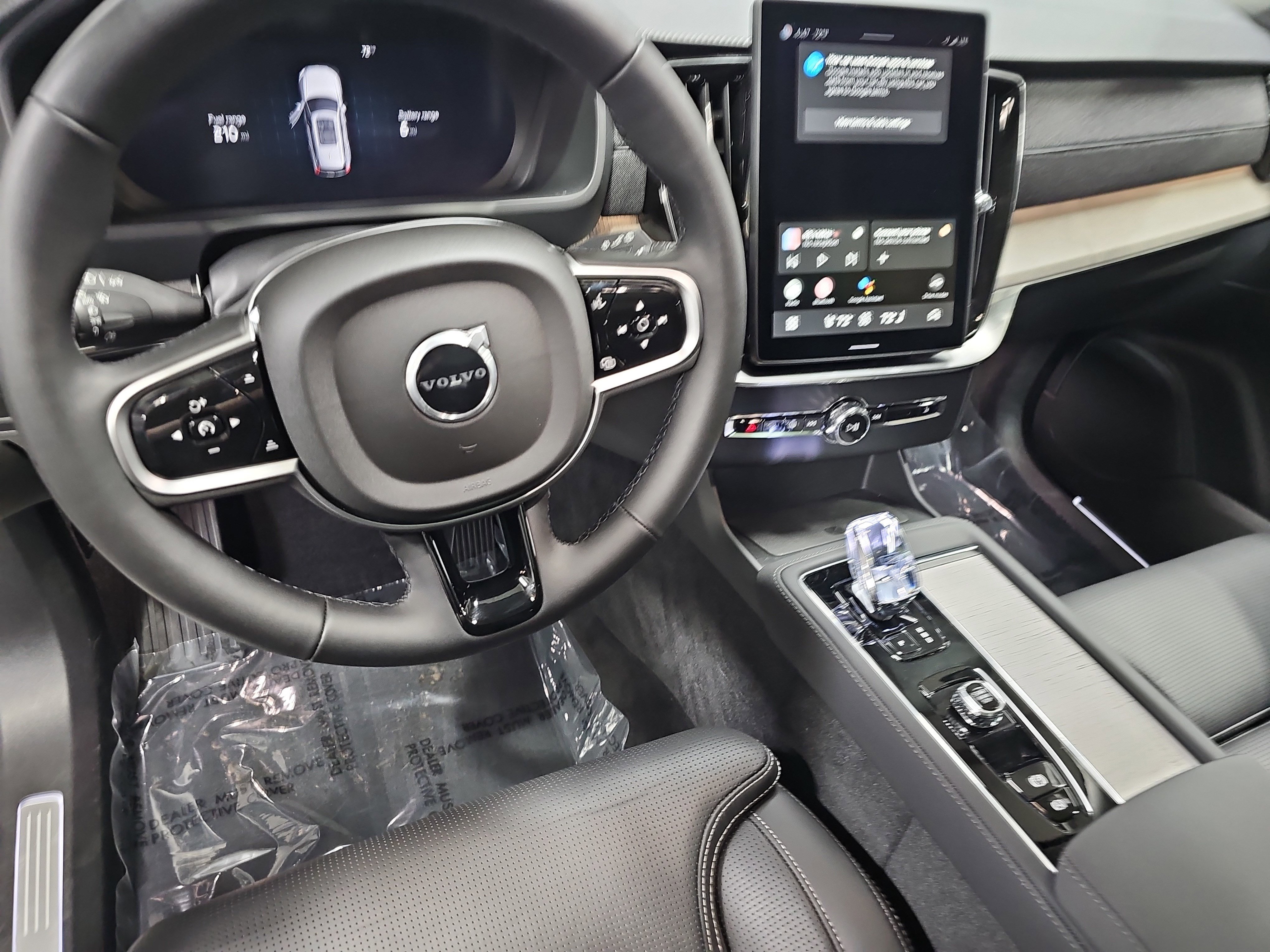 Used 2025 Volvo XC90 T8 Ultra w/ Protection Package Premier image 17