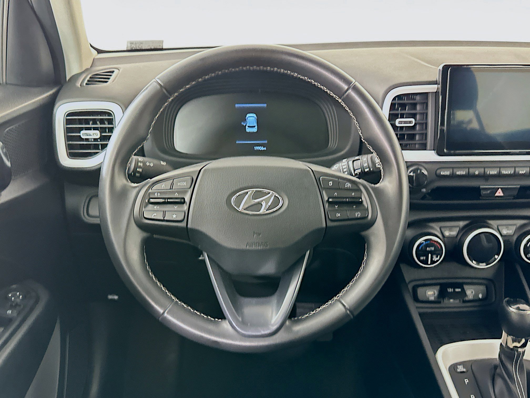 Used 2025 Hyundai Venue Limited image 18
