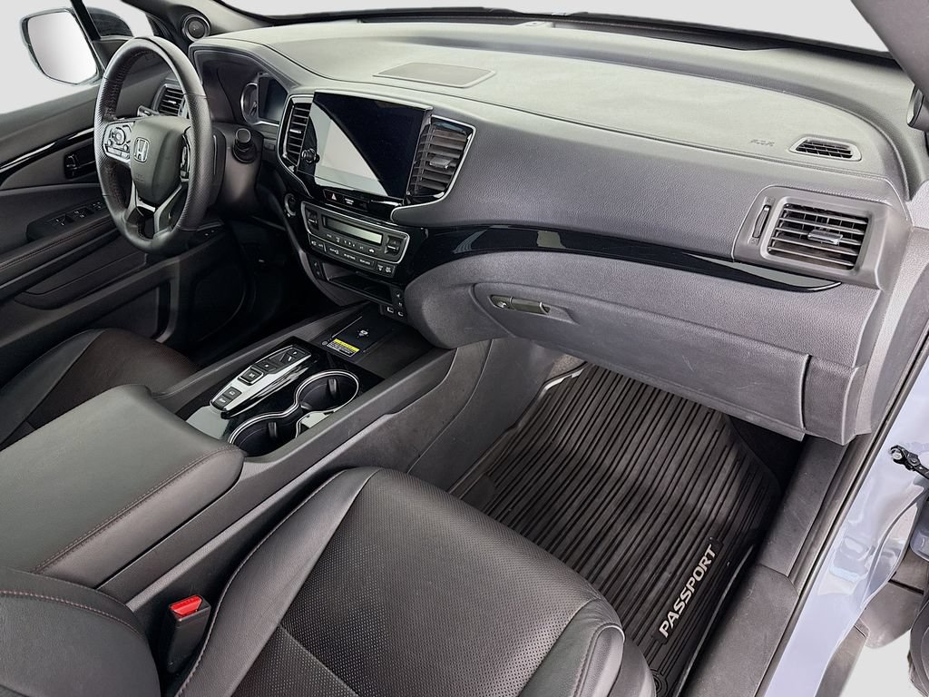 Certified 2025 Honda Passport Black Edition image 17