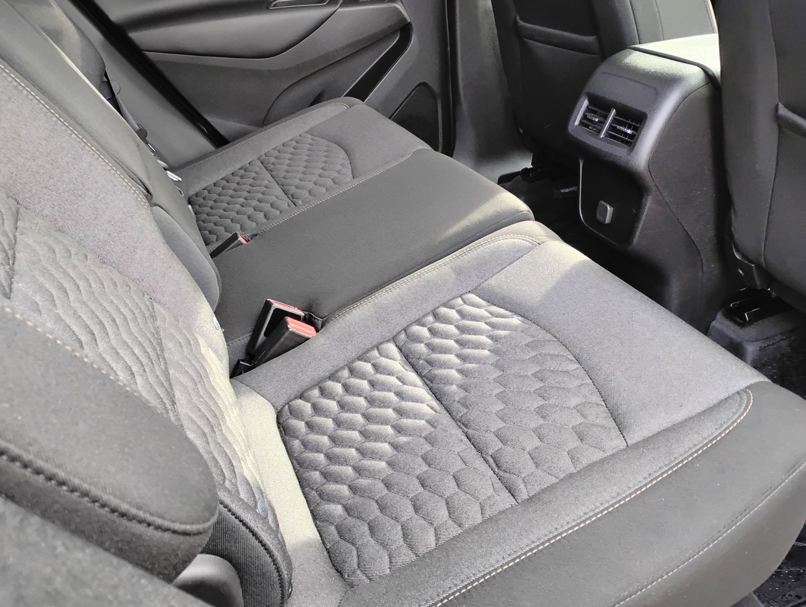 Used 2018 Chevrolet Equinox LT image 18