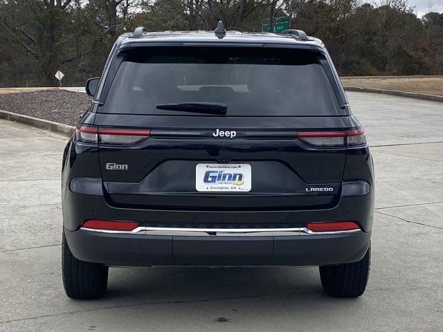 Used 2024 Jeep Grand Cherokee Laredo image 4