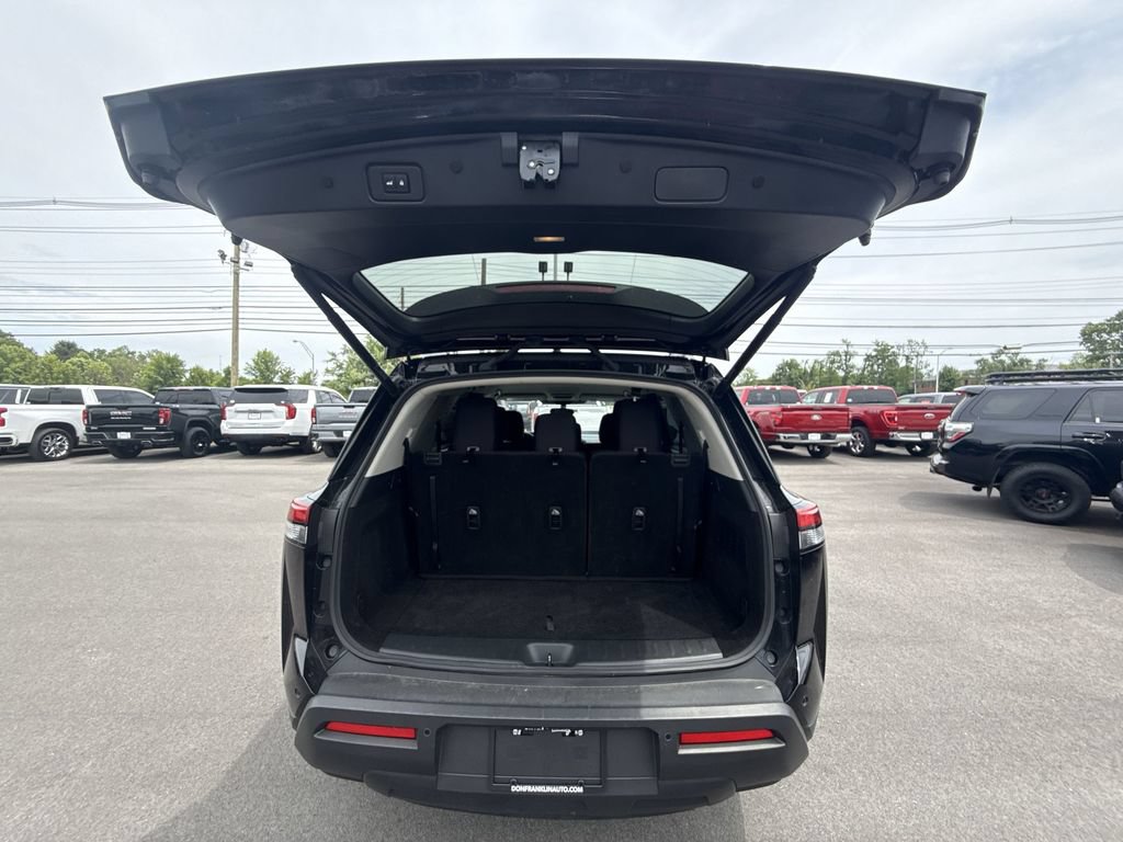 Used 2025 Nissan Pathfinder SV FWD image 23