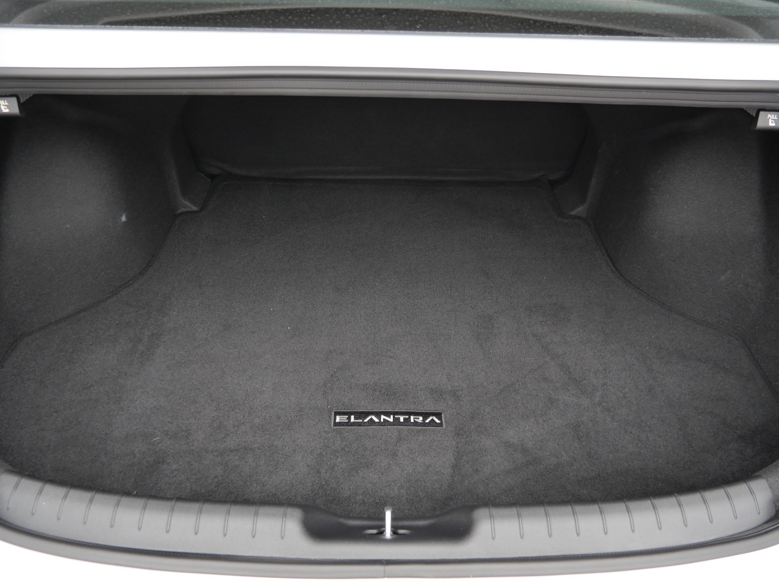 Used 2025 Hyundai Elantra Sport image 18