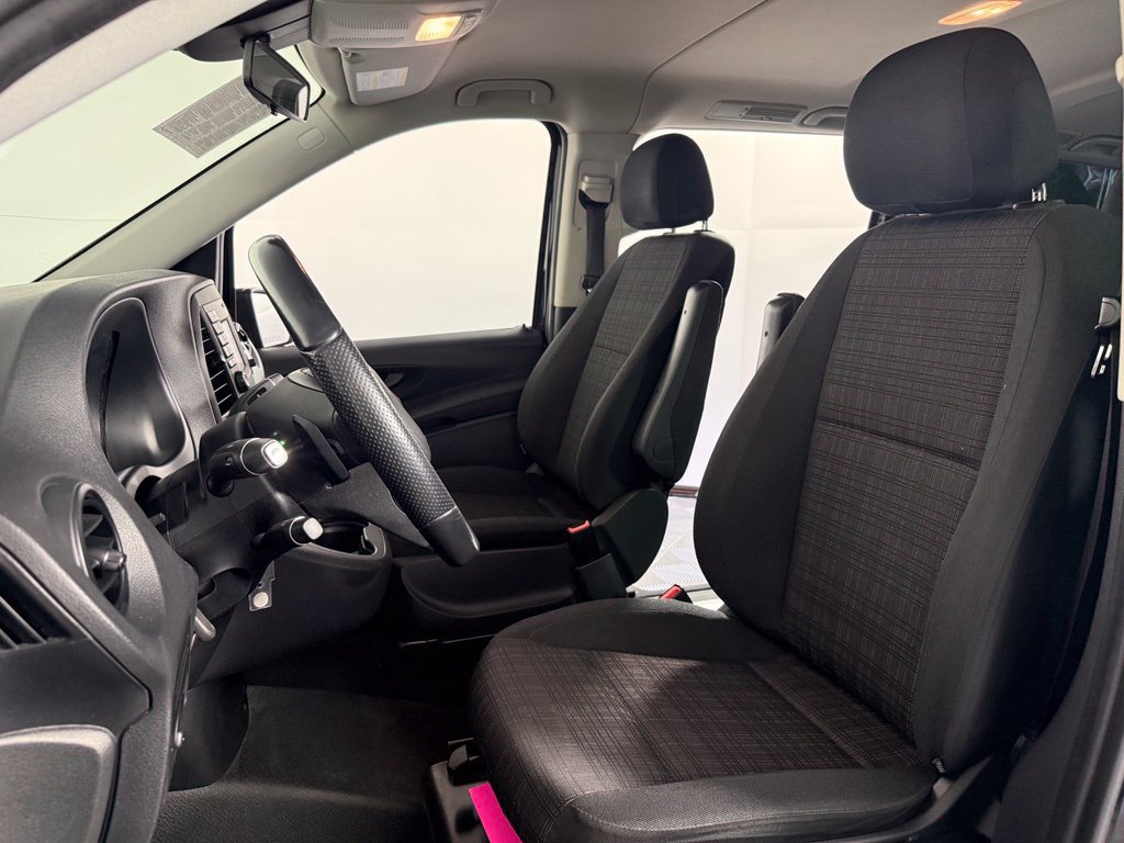 Used 2018 Mercedes-Benz Metris Passenger image 5