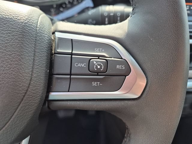 Used 2025 Jeep Compass Latitude AWD/4WD image 18