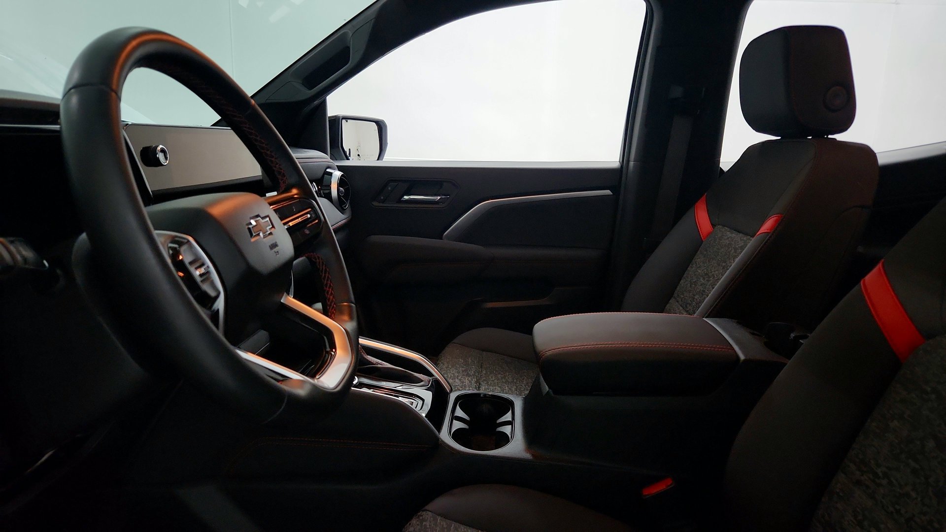 Used 2024 Chevrolet Colorado Z71 AWD/4WD image 17