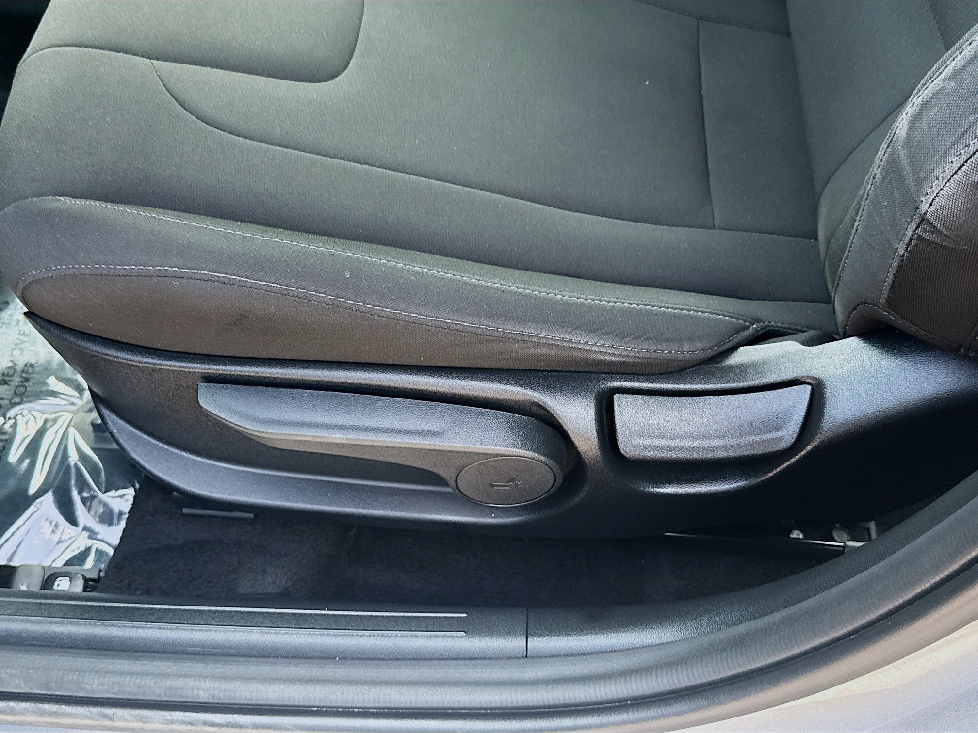 Used 2025 Hyundai Elantra SEL w/ Cargo Package FWD image 16