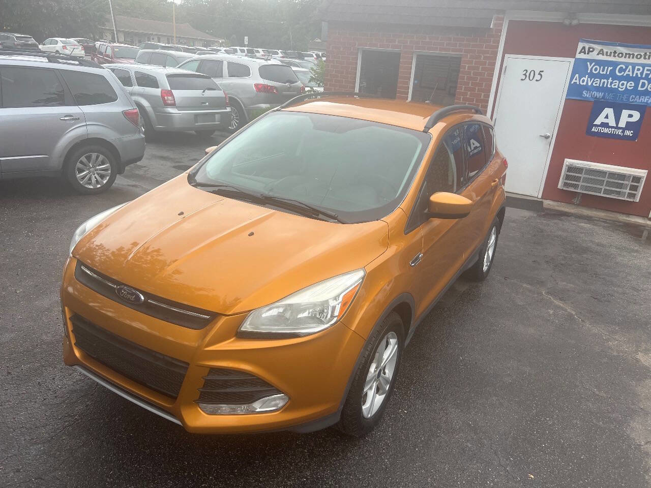 Used 2016 Ford Escape SE w/ Equipment Group 201A image 2