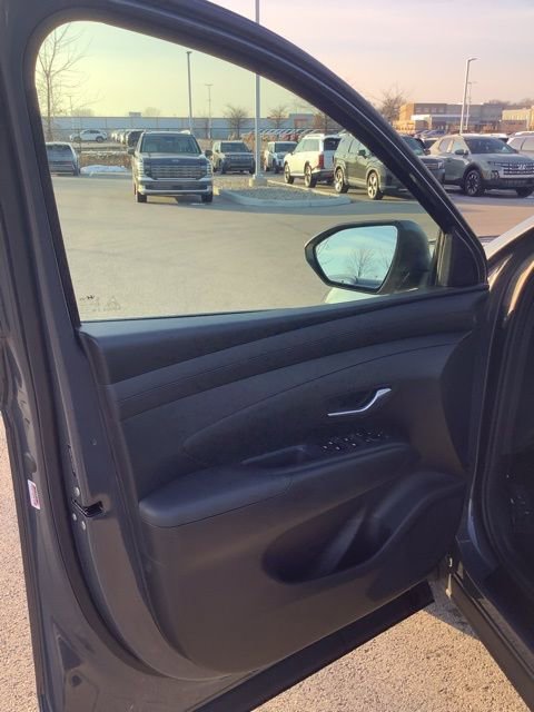 Certified 2025 Hyundai Tucson SE image 17