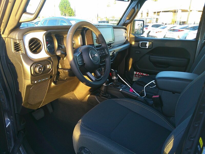 Used 2025 Jeep Wrangler Unlimited Sport S 4xe AWD/4WD image 16